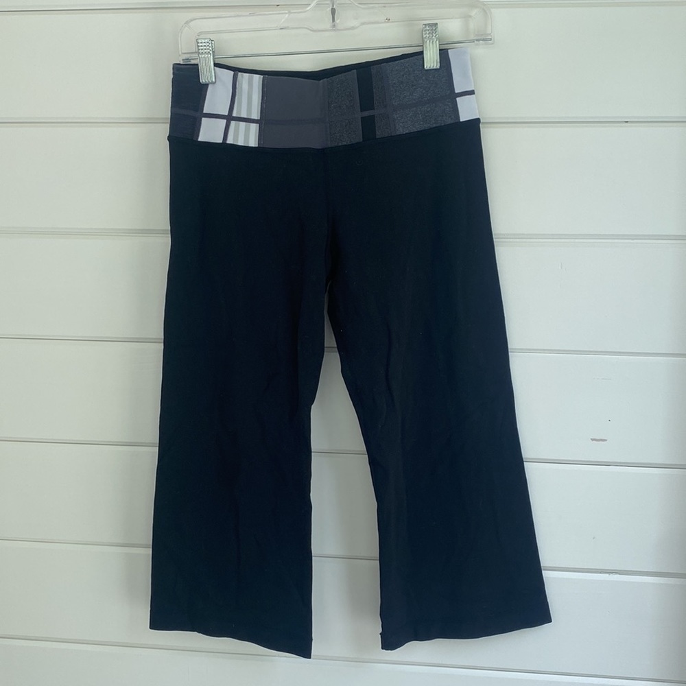 Lululemon | Flare Capri Leggings with Patterned Waistband | Great Condition - Picture 5 of 7